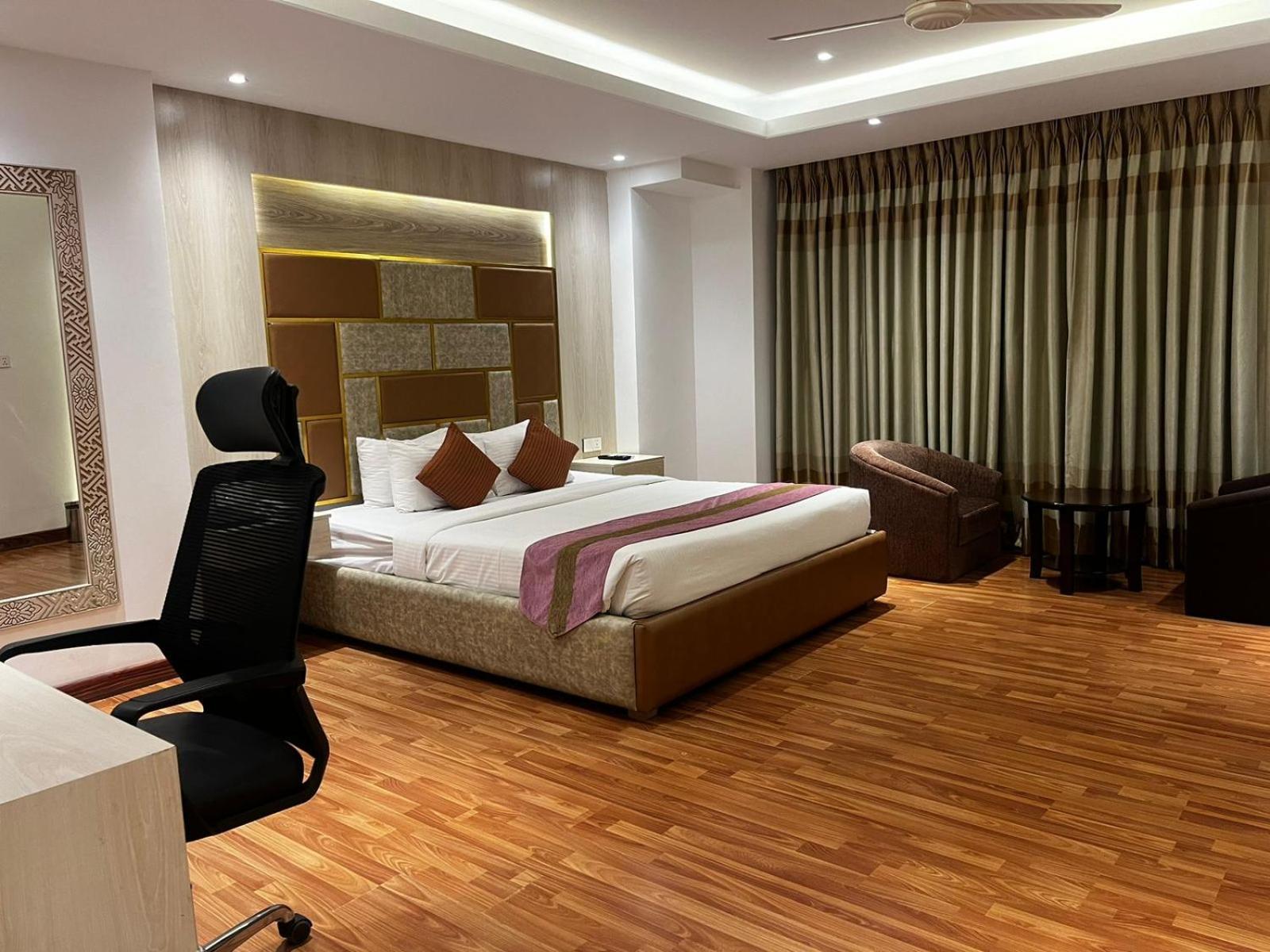 Royal Raj Hotel Radźszahi Zewnętrze zdjęcie